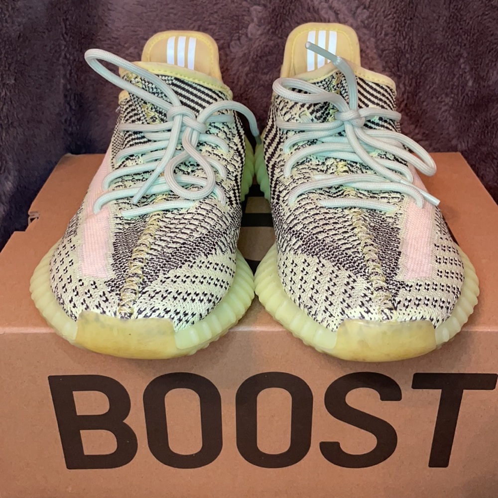 Authentic Yeezy Boost 350 - image 2